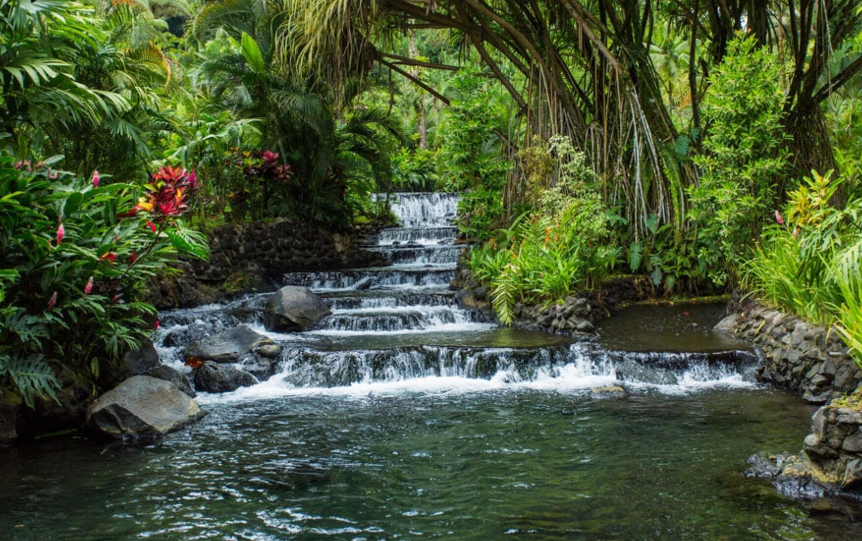 La Fortuna &amp; Arenal Volcano Home of soothing hot springs, peaceful rainforest hotels, and breathtaking views. Ideal for relaxation and light recovery activities. 📍Northern Region — 3 hours from San José